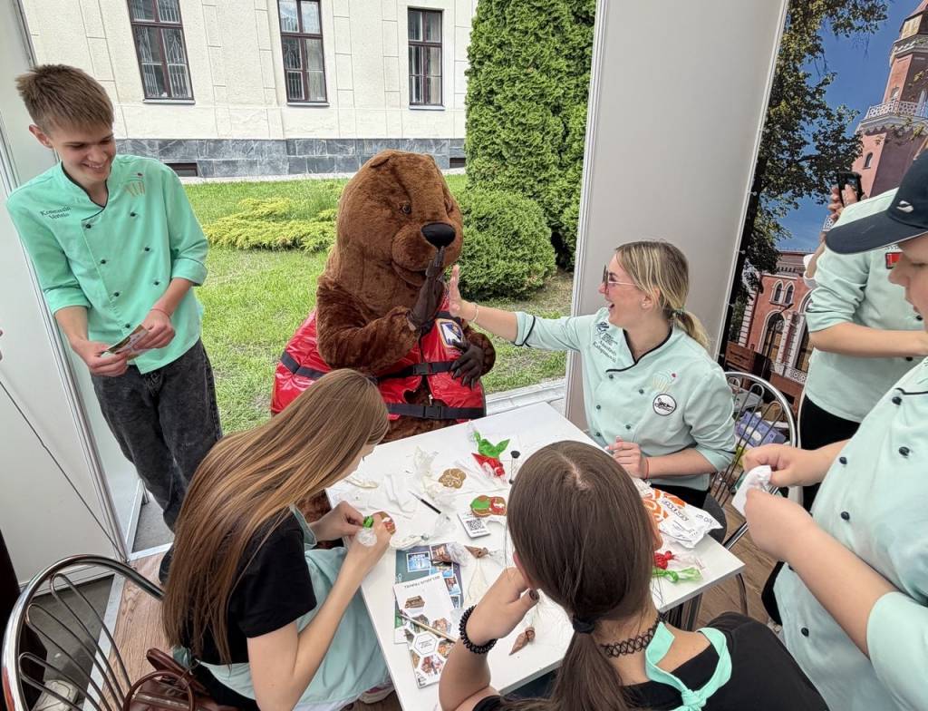 photo_5275973681253390972_y.jpg