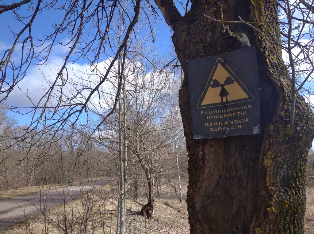 Знак в зоне отселения.jpg