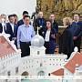 Заместитель Председателя КНР Хань Чжэн изучил туристический потенциал Мира и Несвижа